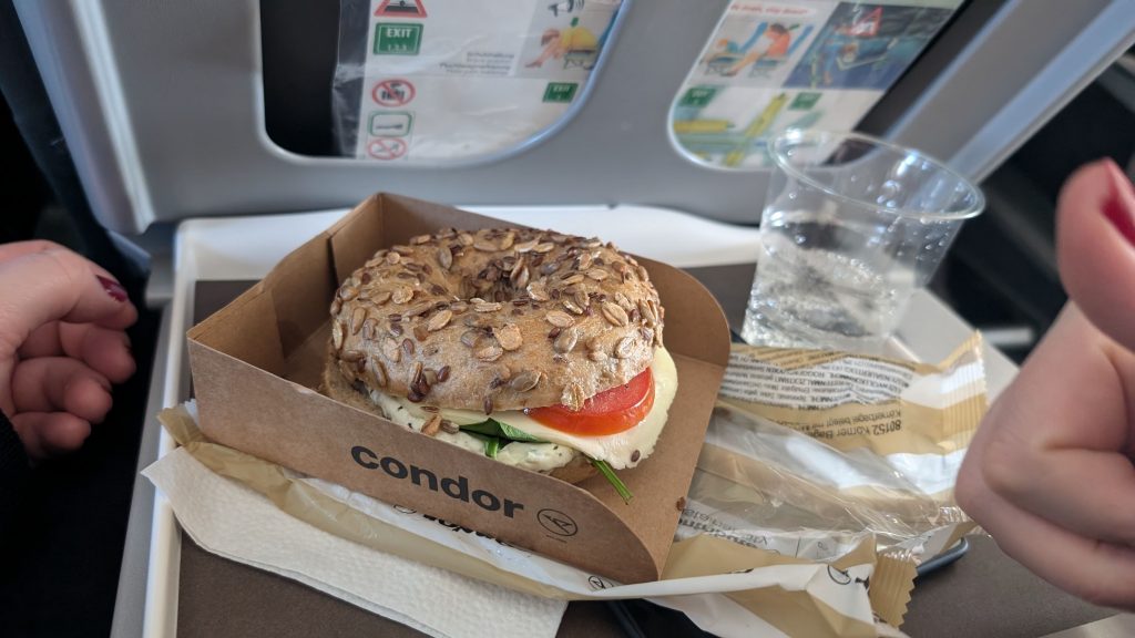 Bagel und Wasser