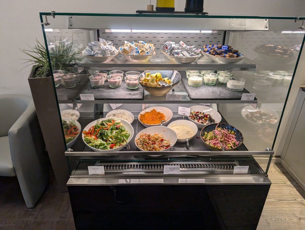 Joghurt, Salate und Milchprodukte