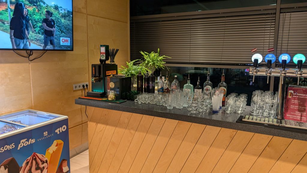 Bar in der Primeclass Lounge
