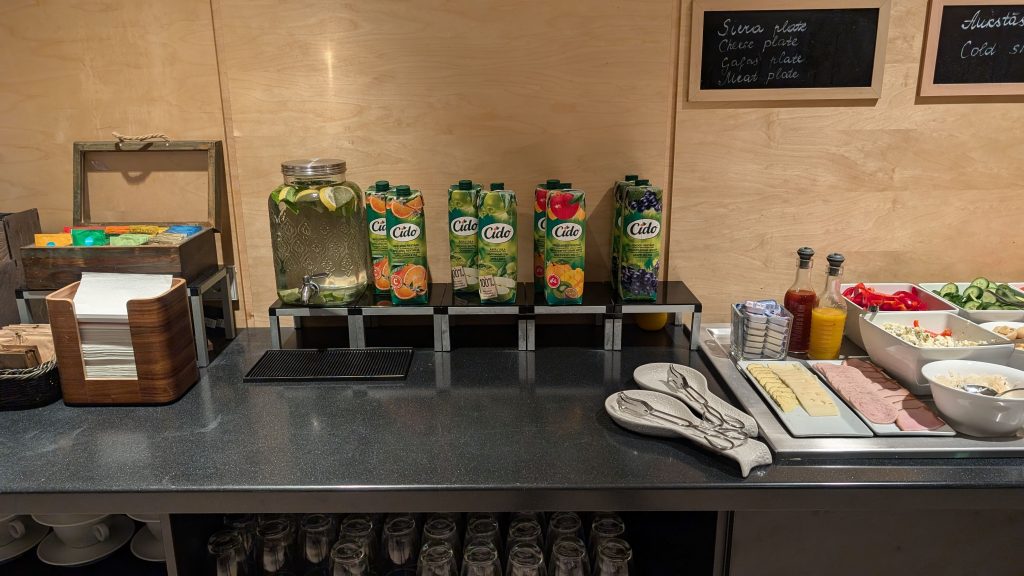 Wasser, Infused Water und Säfte im Selbstbedienungsbereich